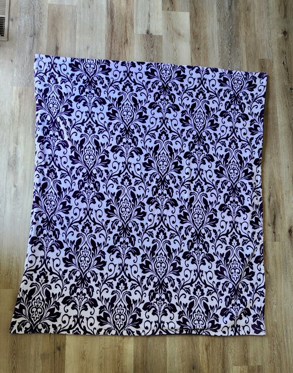 Plush Damask Throw Blanket
Purple/White 64x59